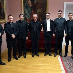 Nadbiskup Kutleša susreo se s đakonima uoči svećeničkog ređenja